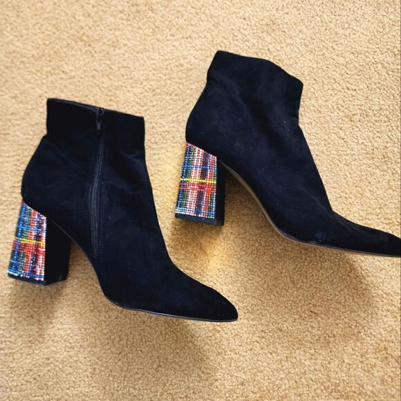 Betsy Johnson - Picture 6 of 15